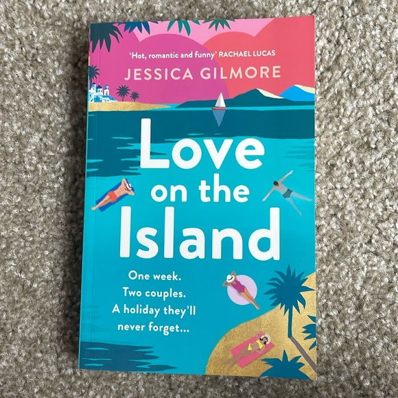 Other - Love on the Island • Jessica Gilmore Paperback Book